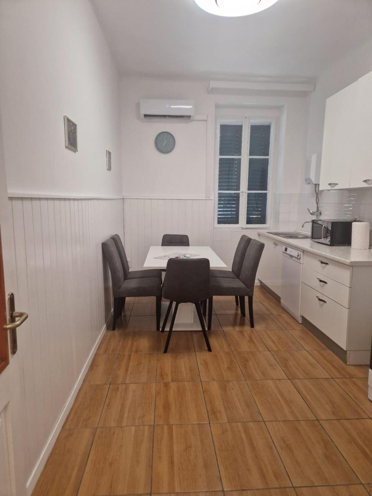 Apartment Pape Split Exterior photo